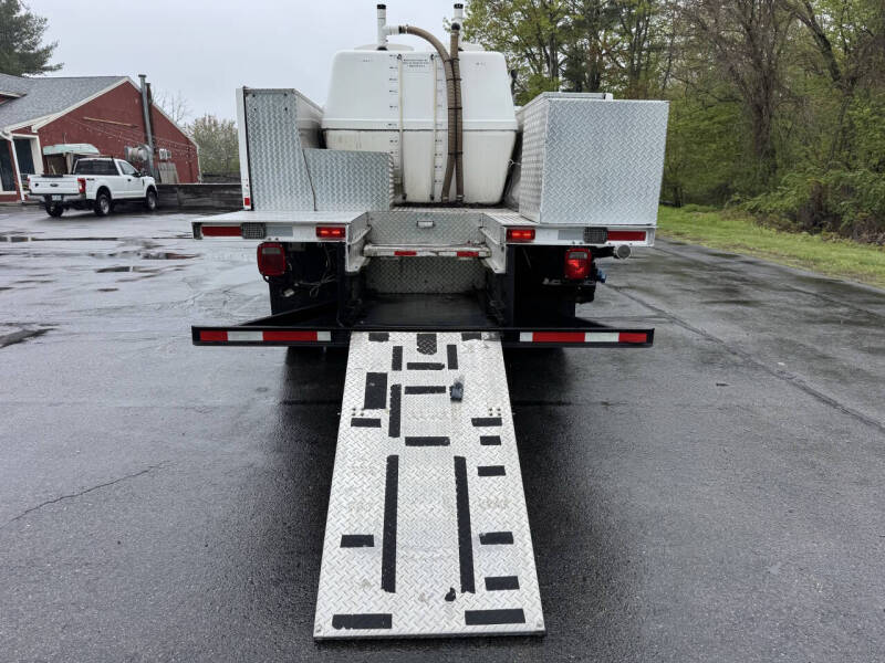 2011 Freightliner M2 106