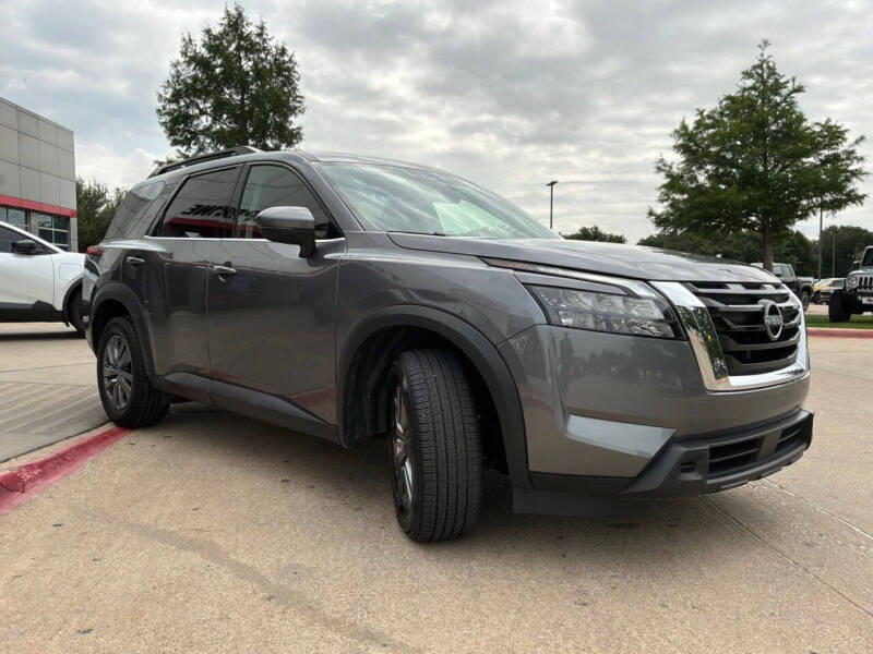 2025 Nissan Pathfinder SV