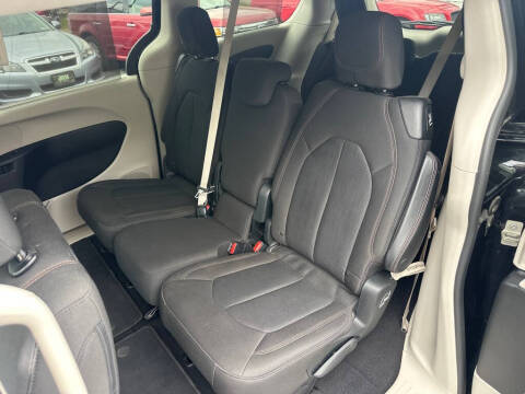 2017 Chrysler Pacifica Touring Plus