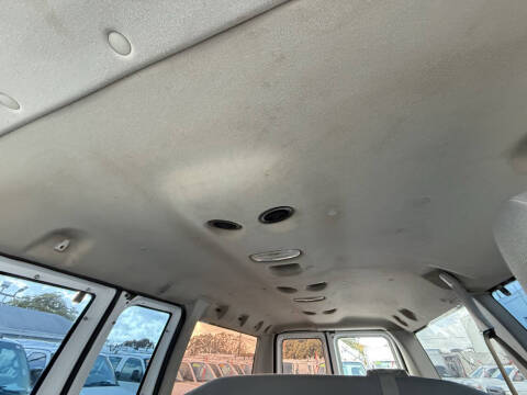 2012 Ford E-350