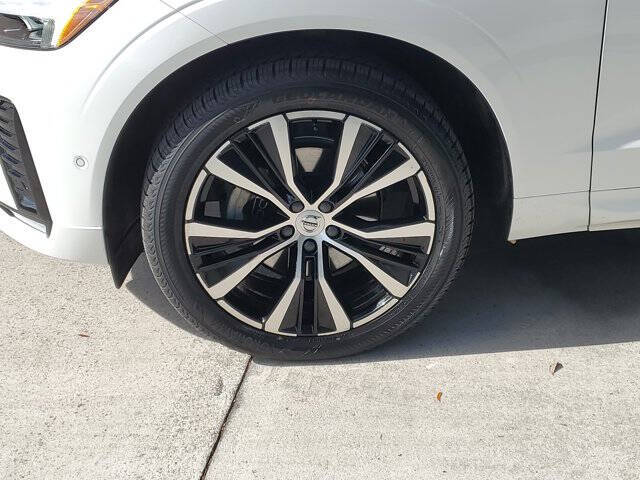 2023 Volvo XC60 B5 Plus Dark Theme