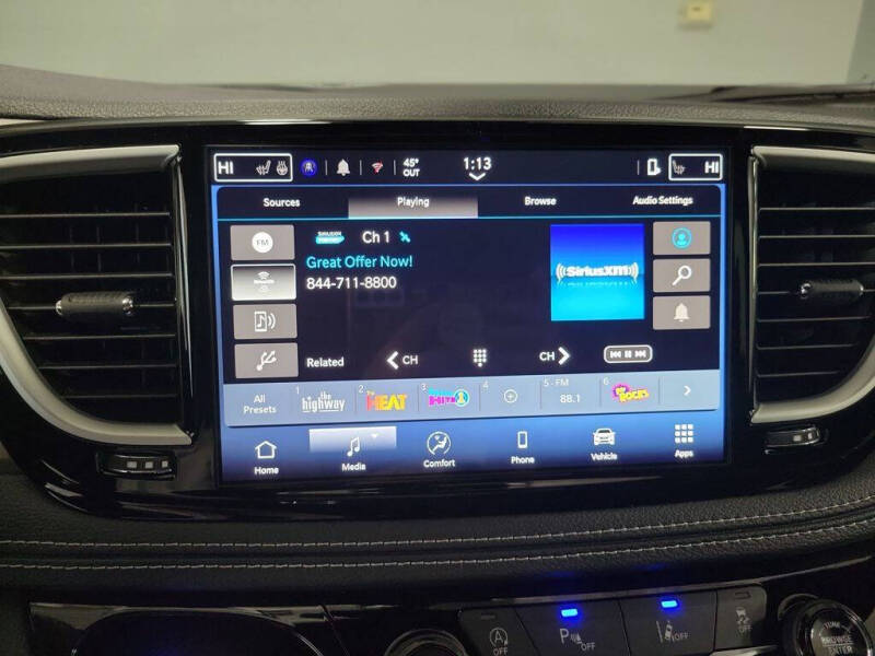 2026 Chrysler Pacifica Select