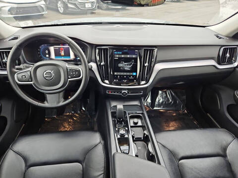 2024 Volvo S60 B5 Core Dark Theme