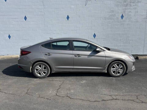 2020 Hyundai Elantra for sale at Kerns Ford Lincoln in Celina OH