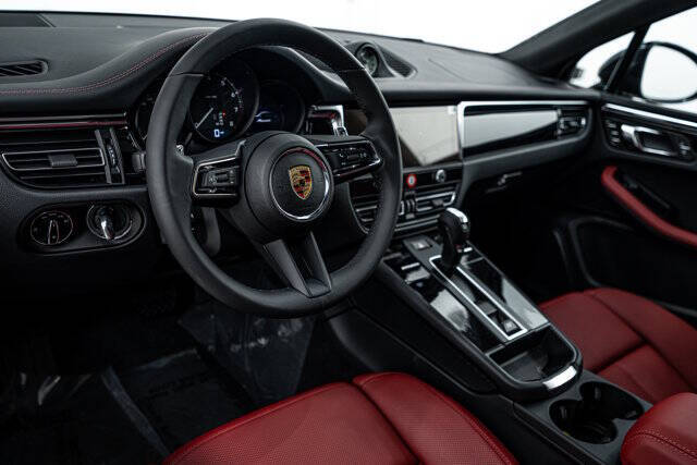 2025 Porsche Macan