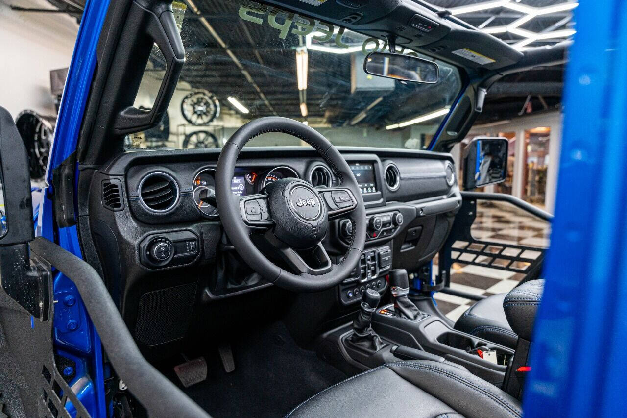 2023 JEEP Gladiator Pickup - $68,999