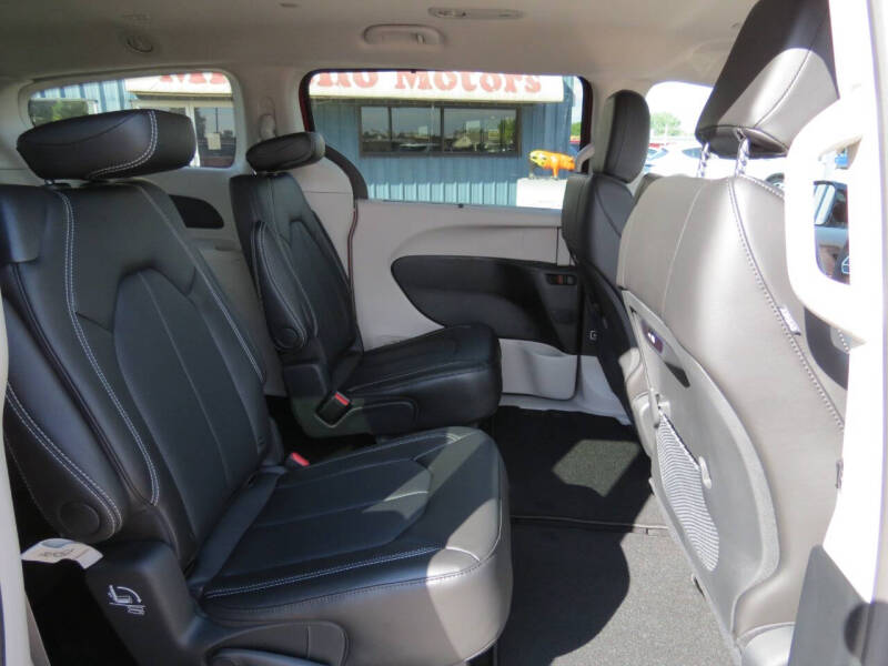 2026 Chrysler Voyager LX