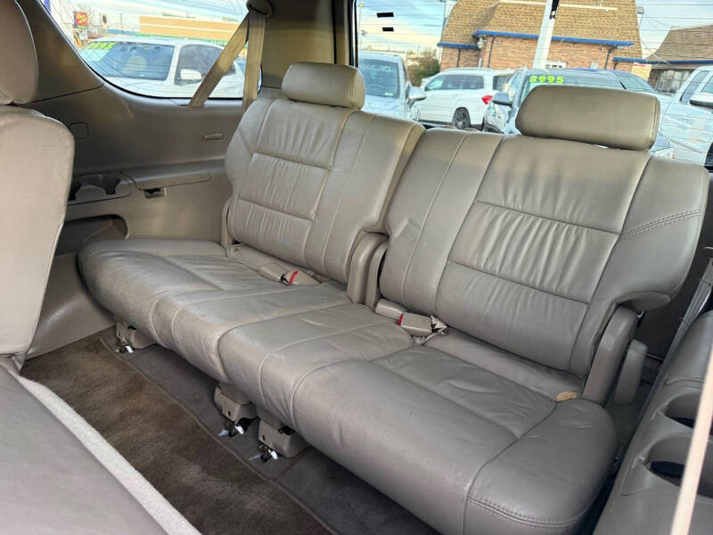 2005 Toyota Sequoia SR5