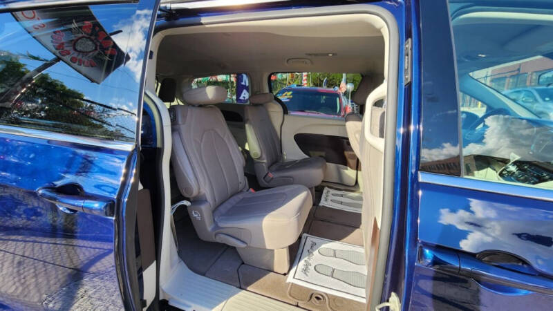 2020 Chrysler Voyager LX