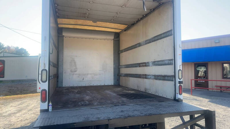 2012 Freightliner M2 106