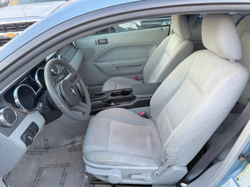 2006 Ford Mustang V6 Deluxe