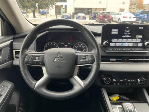 2024 Mitsubishi Outlander SE