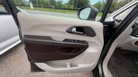 2017 Chrysler Pacifica Touring-L