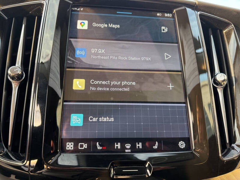 2025 Volvo XC60 B5 Plus Dark Theme