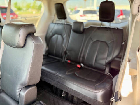 2017 Chrysler Pacifica Touring-L Plus