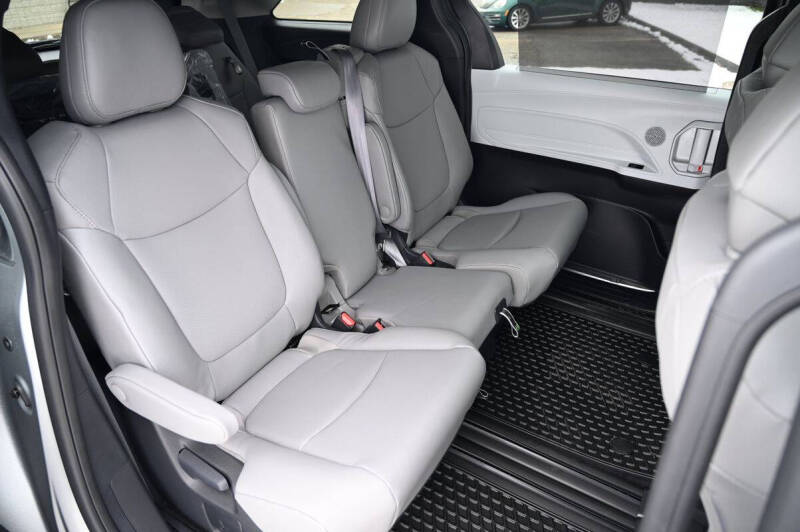 2025 Toyota Sienna XLE 8-Passenger