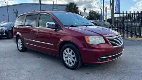 2011 Chrysler Town and Country Touring-L