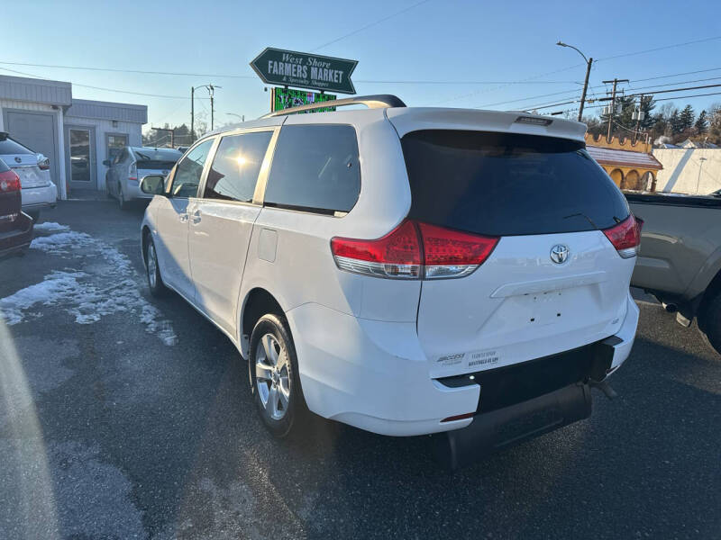 2014 Toyota Sienna LE Mobility 7-Passenger
