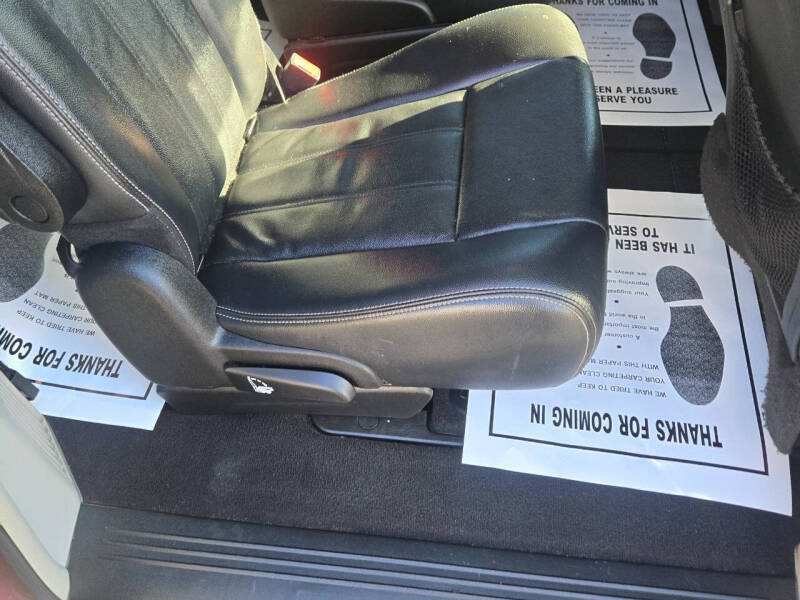 2013 Chrysler Town and Country Touring