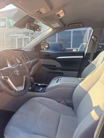 2017 Toyota Highlander LE