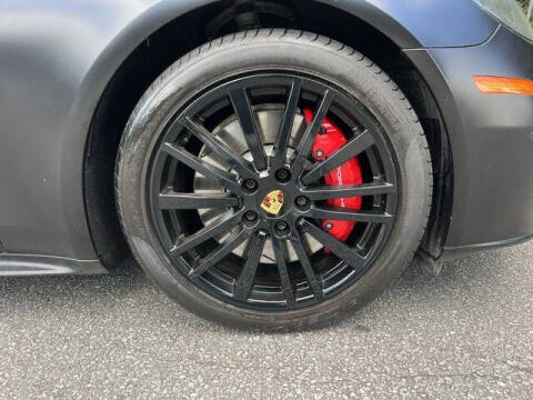 2020 Porsche Panamera GTS Sport Turismo