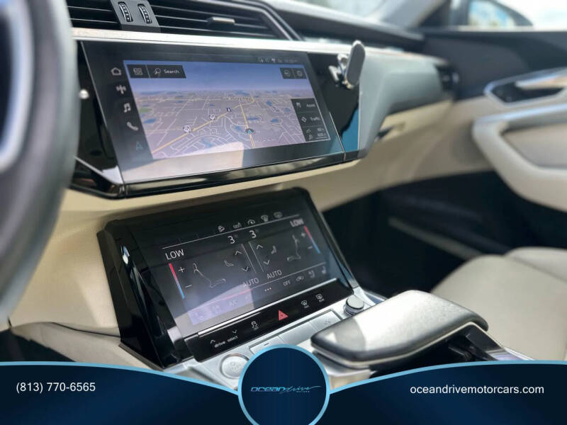 2019 Audi e-tron quattro Prestige