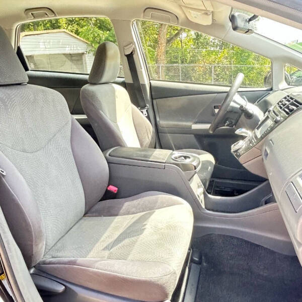 2014 Toyota Prius v Three