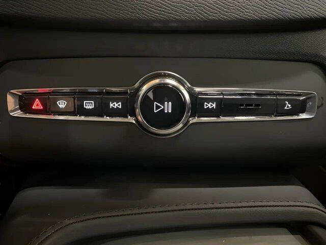 2025 Volvo XC90 B5 Core Bright Theme