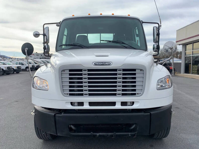 2017 Freightliner M2 106
