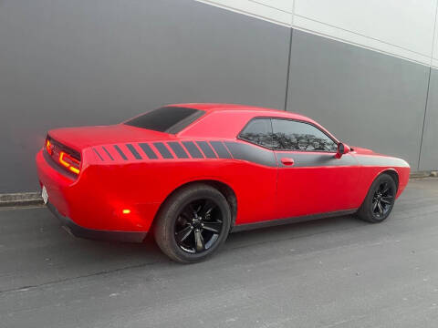 2016 Dodge Challenger SXT Plus