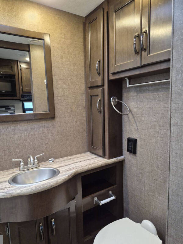 2019 Thor Motor Coach Ace 33.1