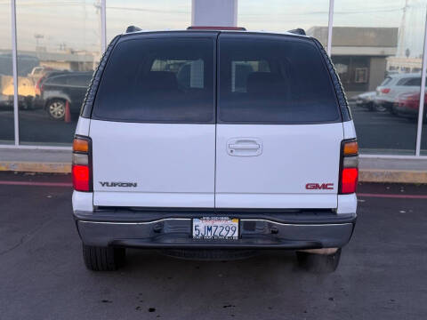 2004 GMC Yukon SLE