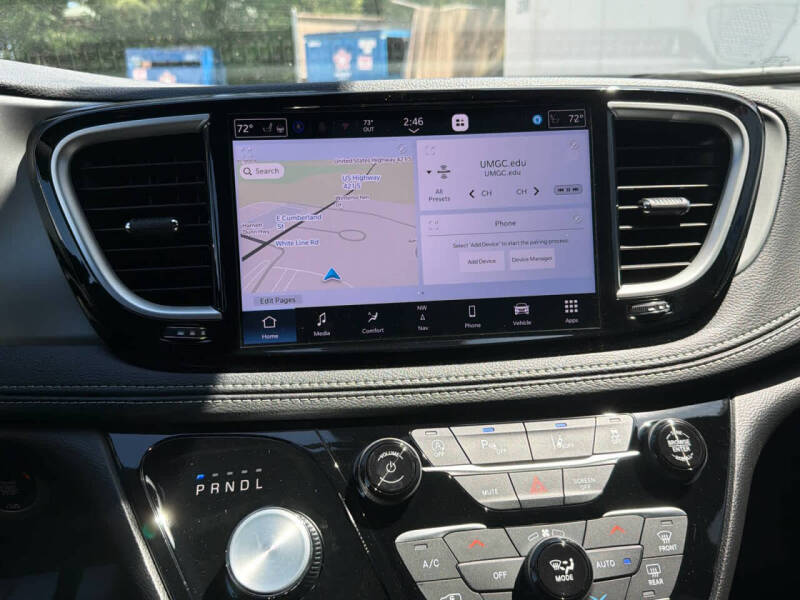 2027 Chrysler Pacifica Select
