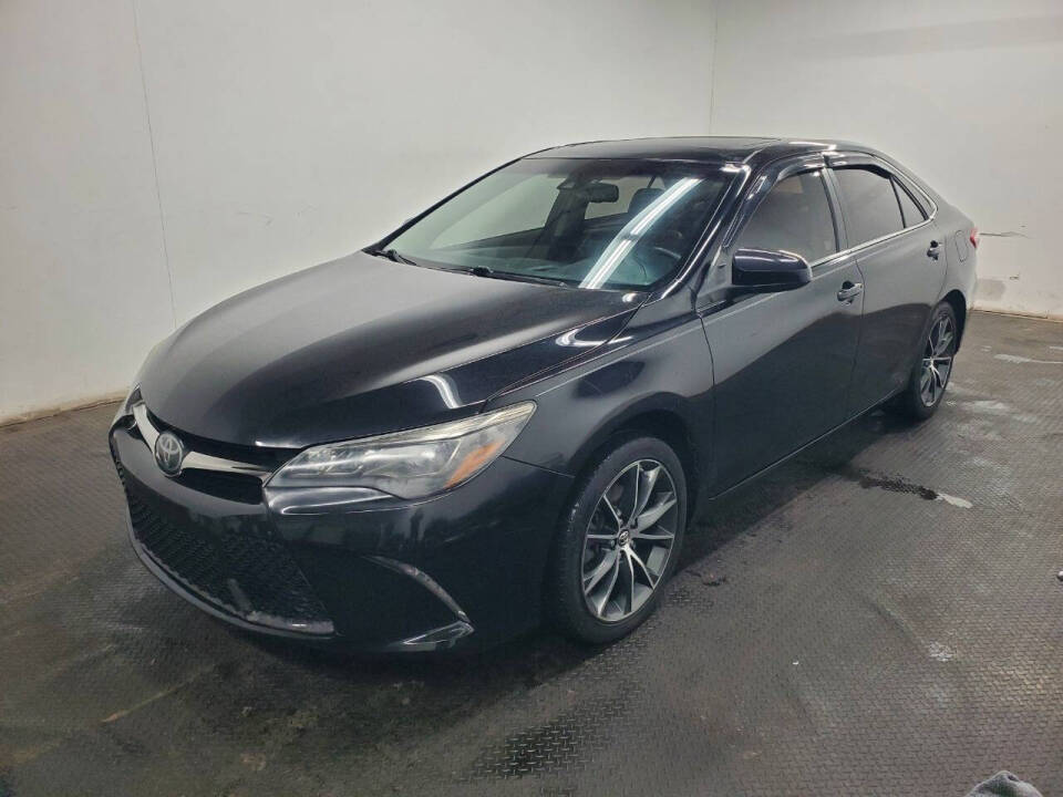 2015 Toyota Camry XSE's photo
