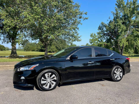 2019 Nissan Altima for sale at LAMB MOTORS INC in Hamilton AL