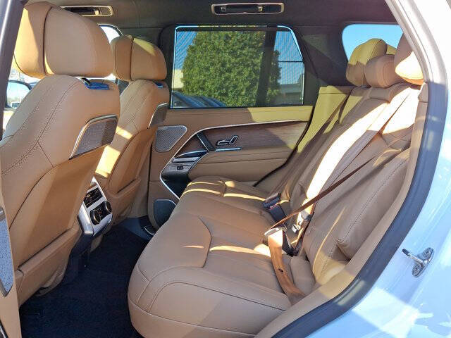 2025 Land Rover Range Rover P550e Autobiography