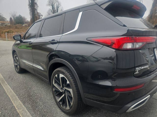 2022 Mitsubishi Outlander ES