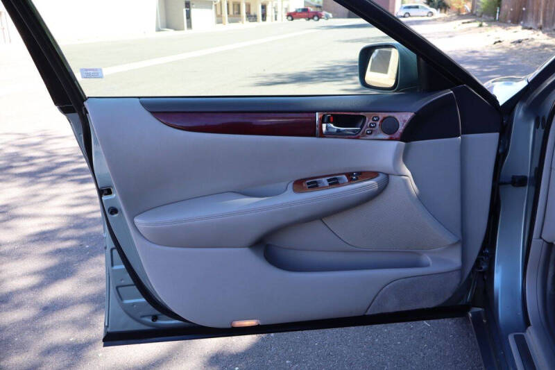 2004 Lexus ES 330