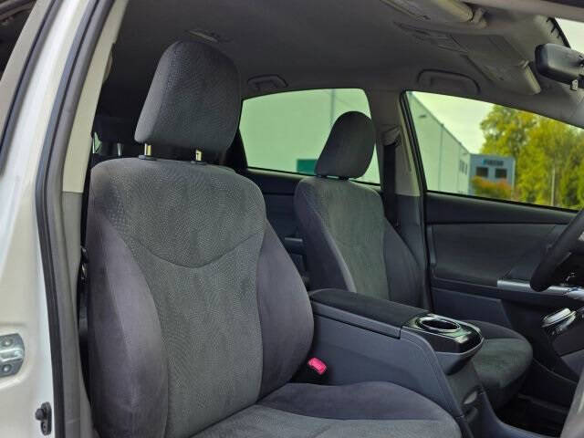 2013 Toyota Prius v Five