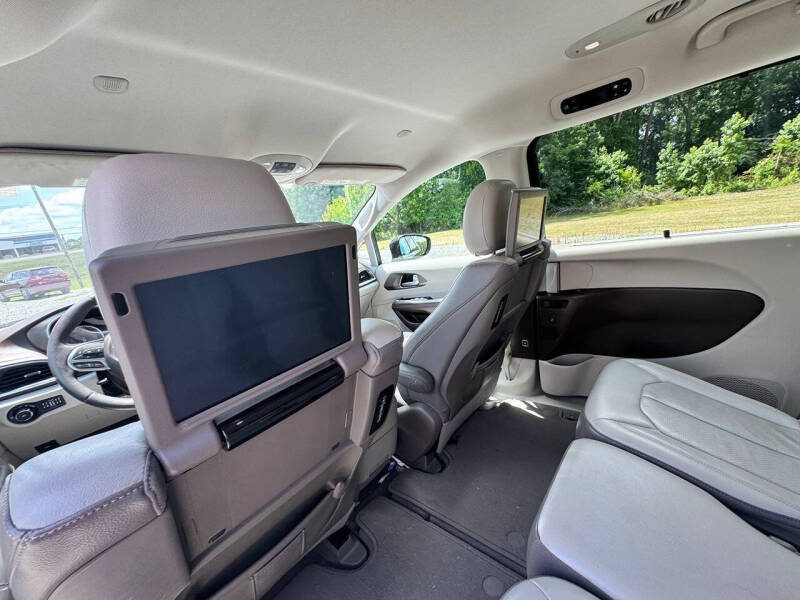 2017 Chrysler Pacifica Touring-L Plus