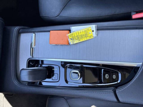 2025 Volvo XC90 B5 Core Bright Theme