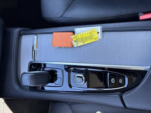 2025 Volvo XC90 B5 Core Bright Theme