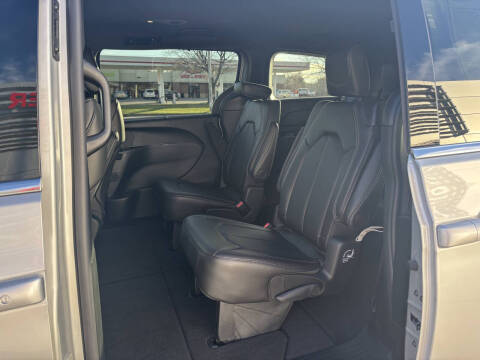 2026 Chrysler Voyager LX