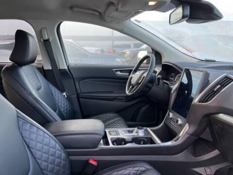 2023 Ford Edge Titanium