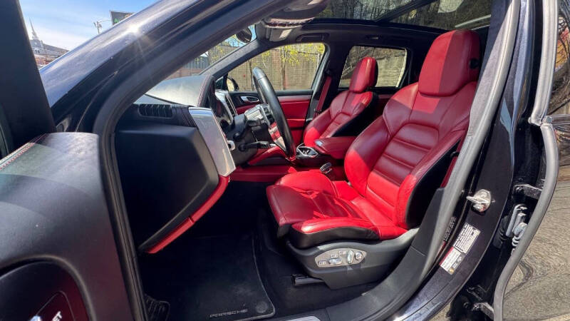 2016 Porsche Cayenne GTS