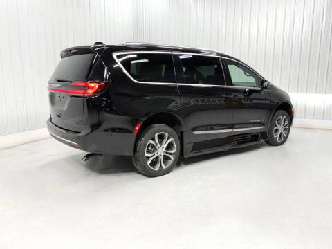 2025 Chrysler Pacifica Pinnacle