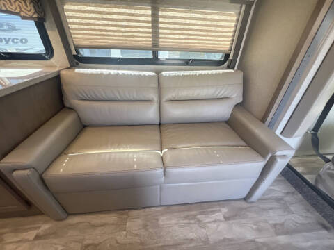 2021 Thor Motor Coach Hurricane