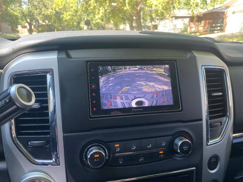 2017 Nissan Titan SV