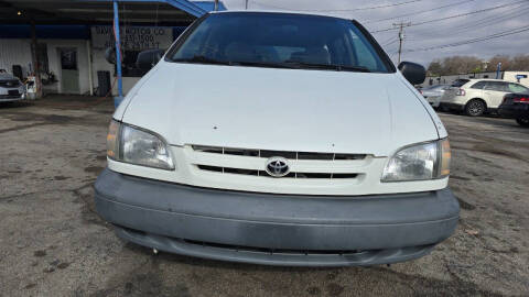 1999 Toyota Sienna LE