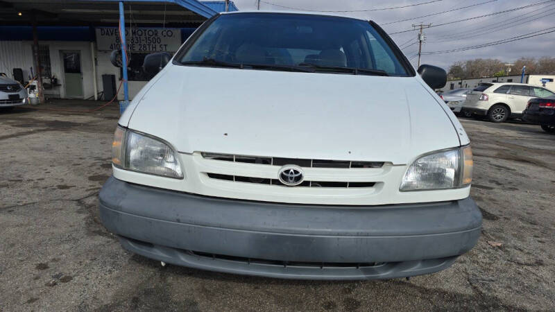 1999 Toyota Sienna LE